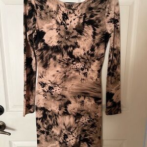 Form fitting mini dress. Lined . Great condition.?